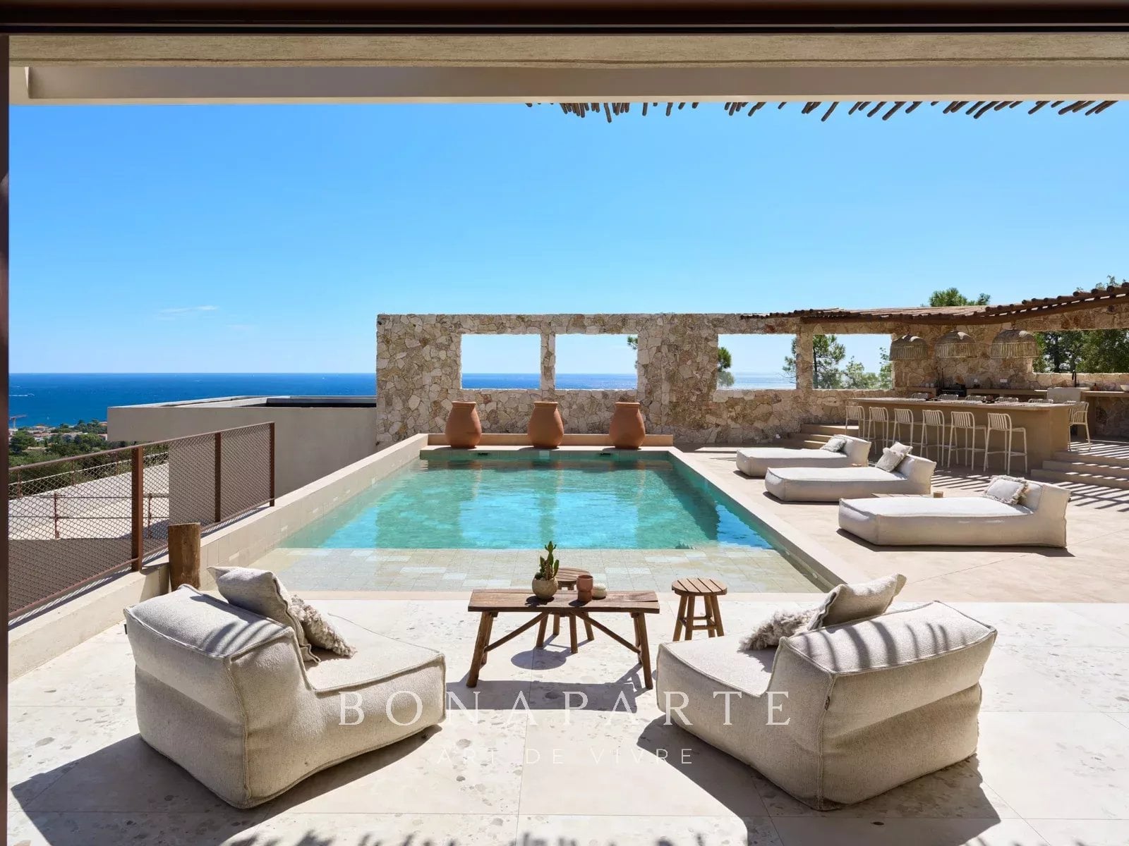 VILLA CONTEMPORAINE D’EXCEPTION – VUE PANORAMIQUE SUR LA MÉDITERRANÉE