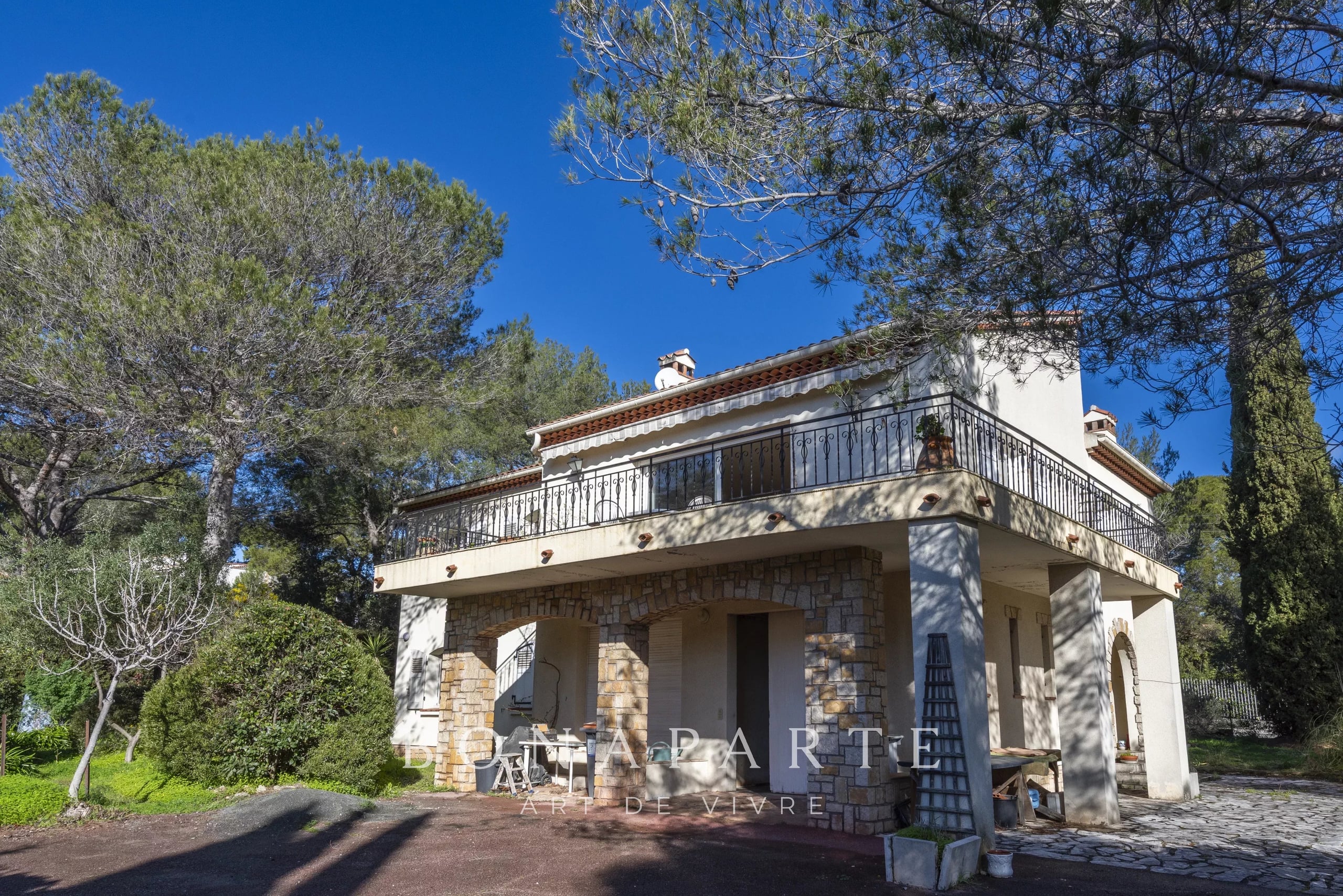 SAINT-RAPHAËL / BOULOURIS  - CHARMANTE VILLA