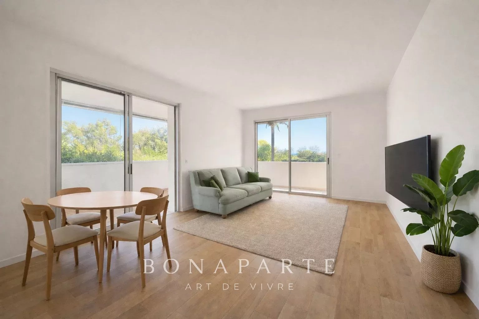 SAINT RAPHAEL / BOULOURIS - APPARTEMENT 3 PIECES - À 200 M DE LA MER